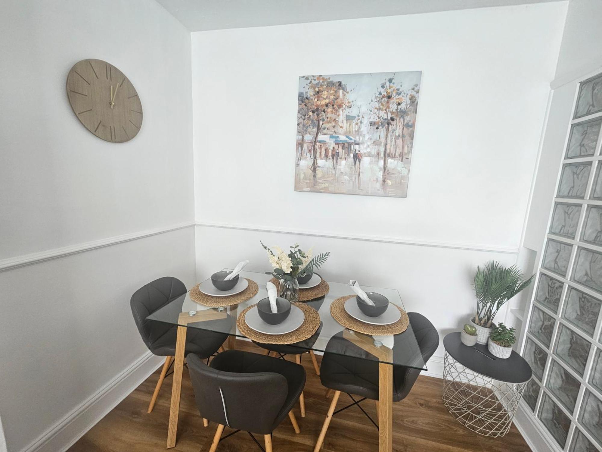 St Albans City Stays - Near Luton Airport - St Albans Abbey & City Train Station - Close To London- Harry Potter World - The Odyssey Cinema - Abbey Cathedral- Contractors I Business I Leisure- Sleeps Upto 6 People Exterior foto