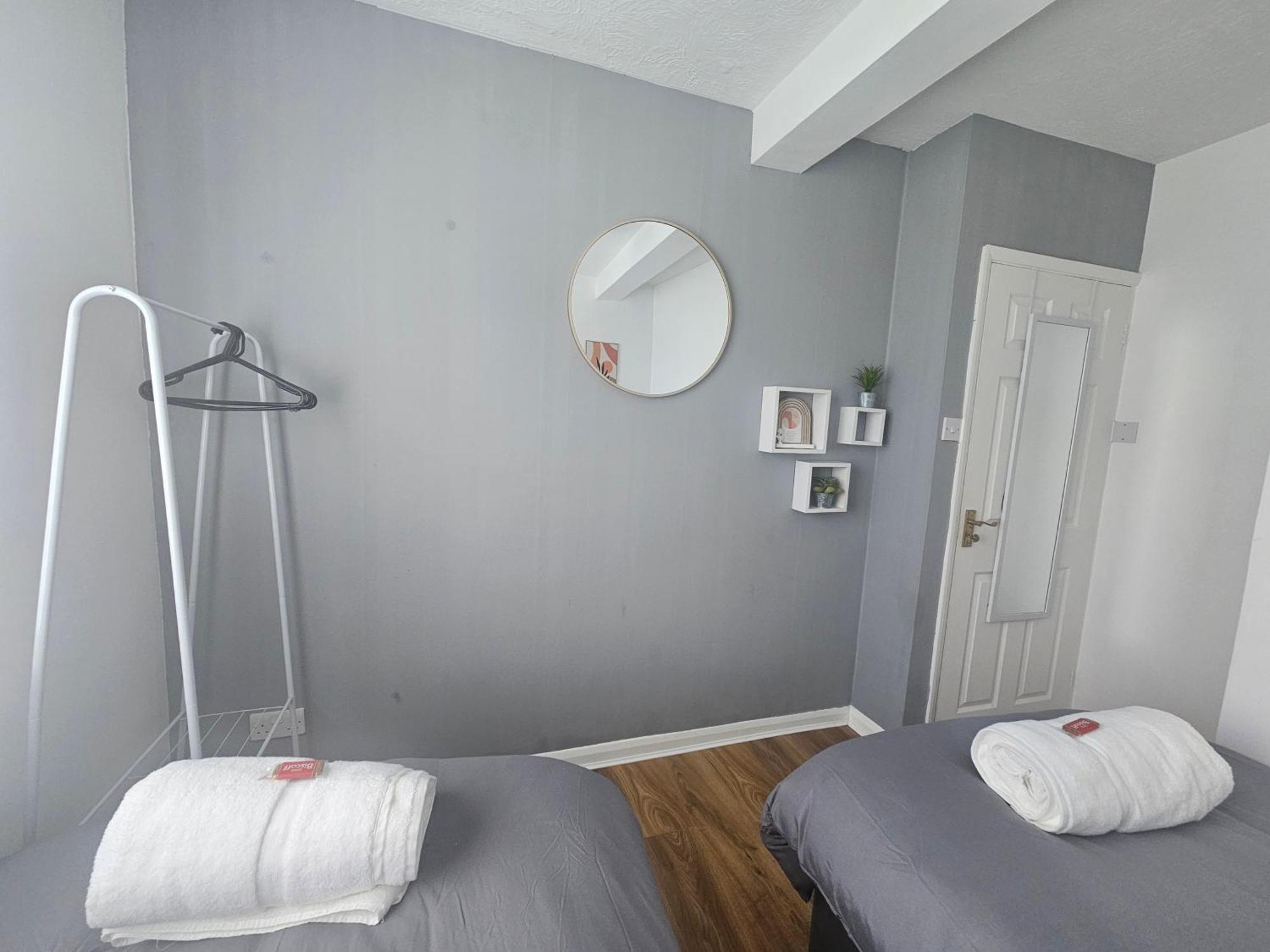 St Albans City Stays - Near Luton Airport - St Albans Abbey & City Train Station - Close To London- Harry Potter World - The Odyssey Cinema - Abbey Cathedral- Contractors I Business I Leisure- Sleeps Upto 6 People Exterior foto