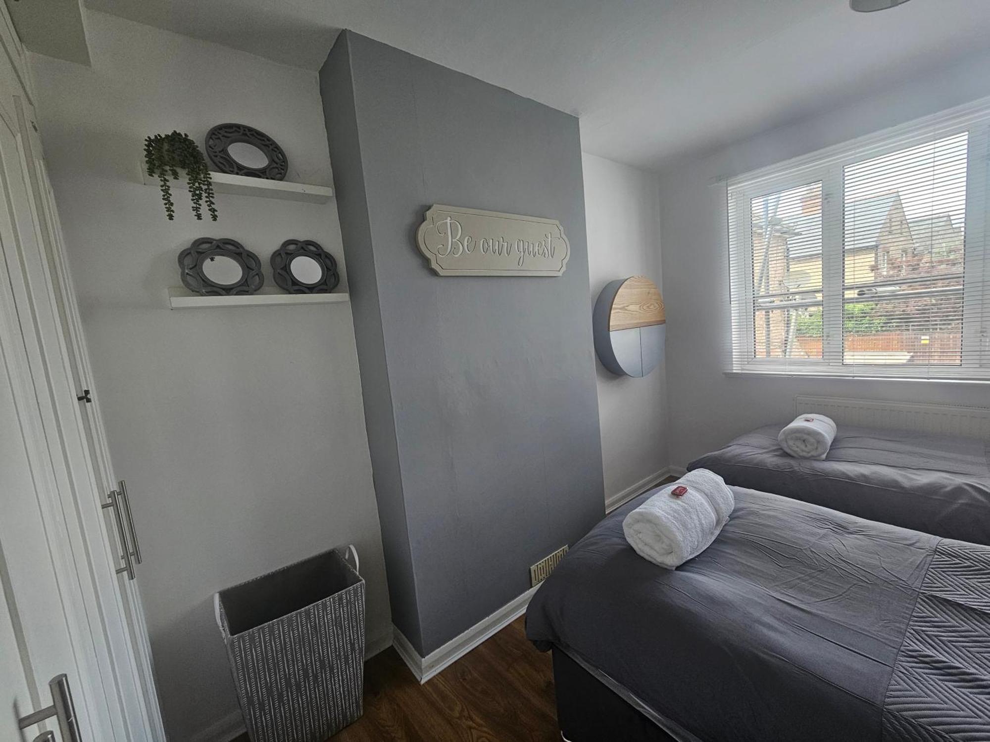 St Albans City Stays - Near Luton Airport - St Albans Abbey & City Train Station - Close To London- Harry Potter World - The Odyssey Cinema - Abbey Cathedral- Contractors I Business I Leisure- Sleeps Upto 6 People Exterior foto